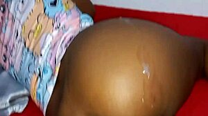 alice de pijaminha novo com a bucetinha toda molhada me deixo de pal duro quando chamo pra ir ver filme com ela