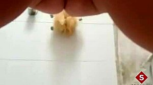 warming up in bath with fingers 😏