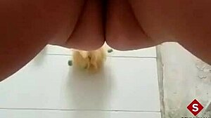 warming up in bath with fingers 😏