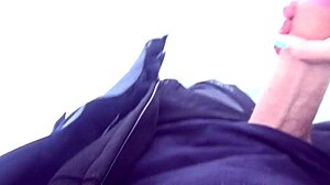 Horúca študentka cucá profesorovi obrovský chuj!