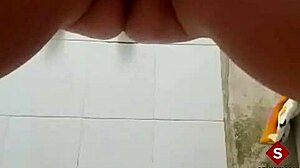 warming up in bath with fingers 😏