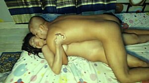 Horký teen 18+ pár Jorshed a Shomana se špatně chovají v domácím xxx videu 😍