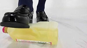 와, 이 섹시 아시아 페티시 비디오 지금 봐봐, 너무 야해! 😍