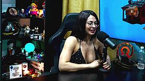 Isa traveler strips in studio and asks Ruan for a touch