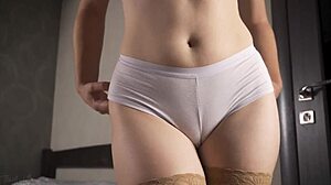 Milf Provoca Camelhump em Meias de Perto! 😍