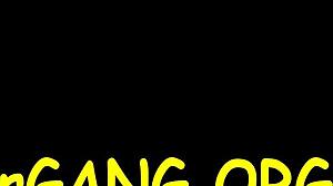 Tvrdé prcání sexy holky v hardcore skupinové párty, včetně striptease 😏