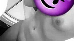 girl masturbates intensely in bold session