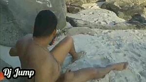 Fudendo uma casada na praia de abric�