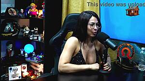 Isa traveler strips in studio and asks Ruan for a touch