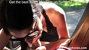 Brunetka pouličná kurva dáva epický blowjob a zadok z POV