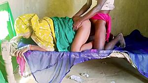 Desi Bhabhi वाइल्ड सेक्स में मजा ले रही है, उसकी चूत को लिक और डॉगीस्टाइल में पाउंड किया जाता है