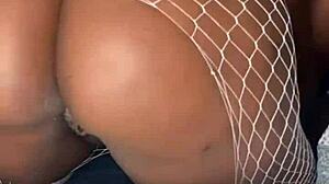 Hot shaved pussy playtime with Ms. Ladi leads to orgasm