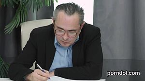 Søt tenåring 18+ forført og knullet av senior lærer!