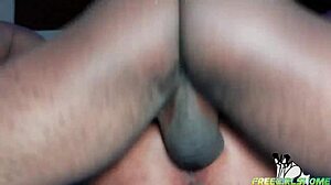 فتاة مراهقة ساخنة 18+ تركبني بمهارة. حركاتها تجعلني مجنوناً!