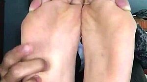 EXTREME FEET TICKLING SESSION