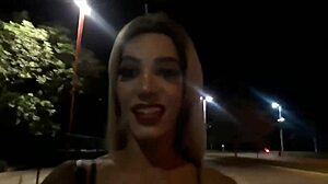 Ny dag på kontoret med kåte t-jenter