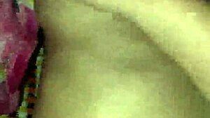 B� liếm lồn em họ ang ngủ