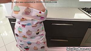 크리스티 큰 젖 스텝맘 마법 요리! 🥰