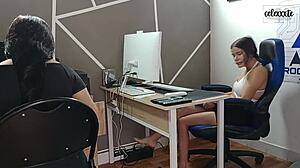 사무실에서 2024년 2월 15일 금기 레즈 섹스 펼쳐짐