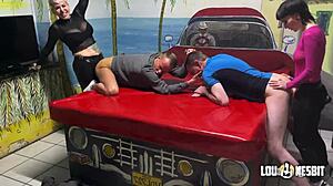 Bisexuell FEMDOM FOURSOME Rocks with Lou Nesbit and Lia Louise