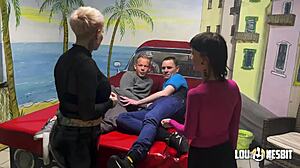 Бисексуальный фемдом четвером рокает с Лу Несбит и Лиа Луиз