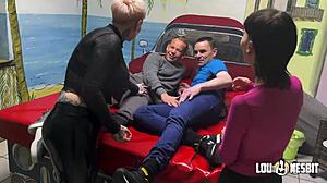 Bisexuell FEMDOM FOURSOME Rocks with Lou Nesbit and Lia Louise