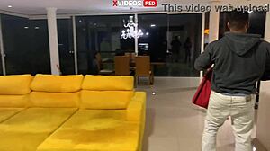 i'm the novinha who received the pizza delivery guy only in a towel, and he gave me a facial cumshot