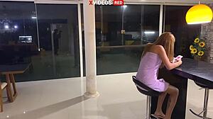 i'm the novinha who received the pizza delivery guy only in a towel, and he gave me a facial cumshot