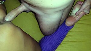 Svetlolaska taščina stopala oboževana s koncem na podplatih strastno