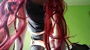 Риђа курва јебе и лиже штикле жестоко