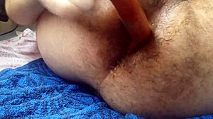 Having fun with a carrot in absence of partner