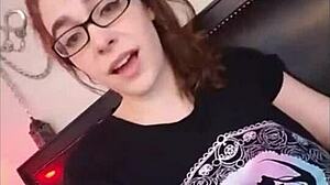 cute nerd masturbates in panties during sexting?