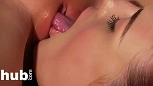 Brune Tchèque Lucy Li dans une Compilation Intime Chaude