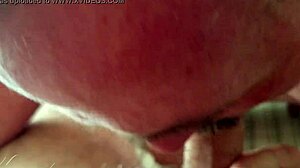 Arkadaşı Sikini Emen Adam Gay Saksoyla Dölünü Fışkırtıyor