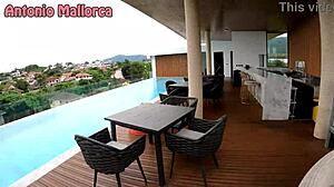 Belle Thaïlandaise ramassée pour une baise au bord de la piscine - Onlyping