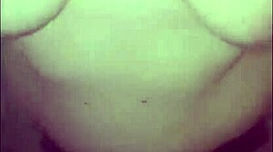 Lexie usa juguetes en ducha con marido