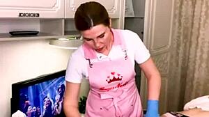 Yo, Sugarnadya waxes legs for client with stunning sexy ass