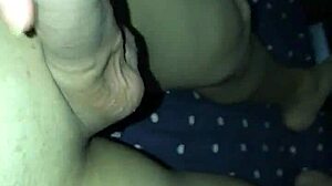 Yakın çekim amatör Japon solo erkek mastürbasyonu