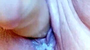 Creamy pussy dildoing in bathtub!