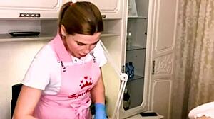 Yo, Sugarnadya waxes legs for client with stunning sexy ass