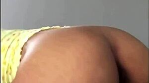 วัยรุ่นตัวเล็ก 18+ แสดงหีบวมสีชมพู!