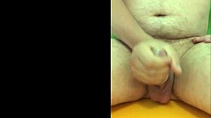 Просто я дрочу с презервативом, видео крупным планом! 😅