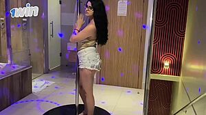 Novinha Twerks Pole With Naughty White Pussy!