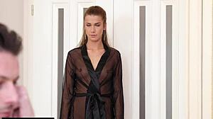 ग्लैमकोर - एलेक्सिस क्रिस्टल्स का पोकर गेम यूरोपियंस के साथ वाइल्ड डीपी एक्शन में बदल जाता है।