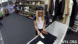 Babe Shows Cunt and Sucking Skills in Amateur Scene