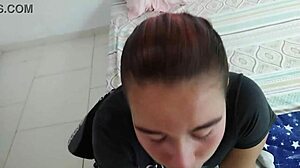 Descubro a mi hermanastra fumando en la azotea y mientras me chupa la polla me pide que se la meta para no contarle a mi madrastra -1 parte-