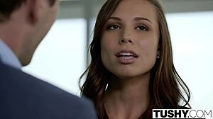 Νέα 18+ Aidra Fox με ωραίο κώλο το παίρνει βαθιά