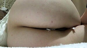 Dziewczyna chce intensywnego rżnięcia w okresie z tamponem w środku