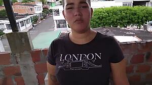 Descubro a mi hermanastra fumando en la azotea y mientras me chupa la polla me pide que se la meta para no contarle a mi madrastra -1 parte-