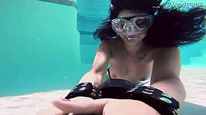 Brita Piskova masturbates her tight pussy underwater in pool
